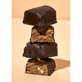KoRo - Barre protéinée bio vegan Salty Peanut 12 x 50 g - Combinaison de cacahuètes et pincée de sel - Enrobée de chocolat no