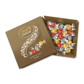 Lindt - Boîte Cadeau LINDOR - Assortiment de Chocolats au Lait, Noirs et Blancs - Cœur Fondant - 287g