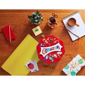 CELEBRATIONS - Boîte Cadeau Octogonale - Assortiment de Chocolats au Lait à Partager - SNICKERS, TWIX, MARS, MALTESERS, BOUNT