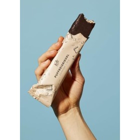 KoRo - Barre de riz soufflé au chocolat noir 18 g - Enrobée de chocolat noir - Vegan - Snack pratique pour lentre-deux