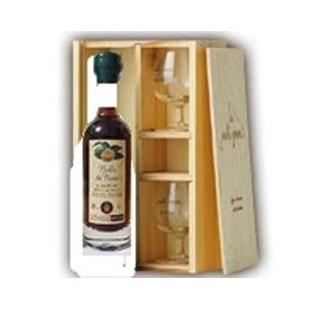 liqueur belle de noix bouteille elegance 35cl presente en coffret bois et ses 2 verres degustation louis roque