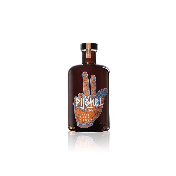 Pijökel 55 - liqueur douce aux herbes biologiques mis en bouteille suivant la typicité du design des bouteilles de Schnaps au