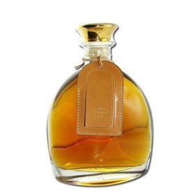 liqueur belle de chataigne en carafe thalia 70cl presente en coffret louis roque
