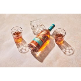 TAKAMAKA - Pti Lakaz Batch 2 - Rhum de mélasse - 45,1% Alcool - Origine : Seychelles - Bouteille 70cl