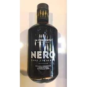 Schwarzer Sake »Nero« aus dem Piemont.