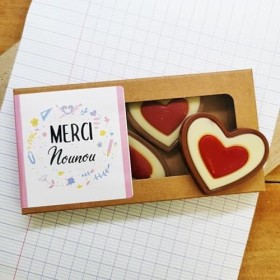 NostalGift.com - Cœurs "Merci Nounou" au chocolat au lait rouge et blanc x4