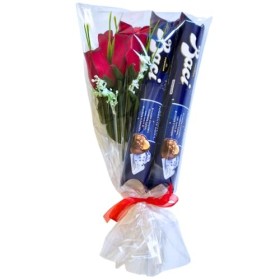 Baci Perugina Fête des Mères - Bouquet de roses artificielles + 2 tubes Baci Perugina 87,5 g chacun - Cadeau maman