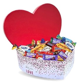 Boite gros coeur et son assortiment de 80 mini chocolats: Toblerone, Milka, Daim, Célébrations